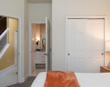 1653 Retreat Circle - Photo Thumbnail 4