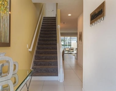 1653 Retreat Circle - Photo Thumbnail 2