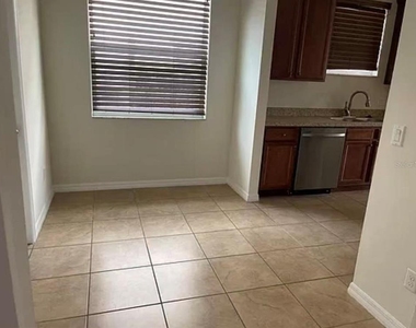 827 Battery Pointe Drive - Photo Thumbnail 5