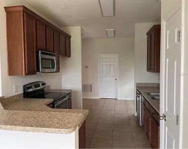 827 Battery Pointe Drive - Photo Thumbnail 2