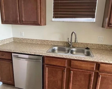 827 Battery Pointe Drive - Photo Thumbnail 4