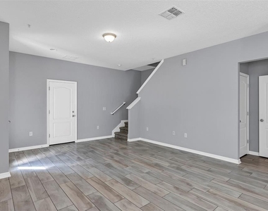312 Rustic Loop - Photo Thumbnail 4