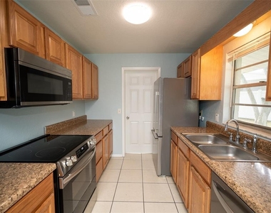 6808 Fern Circle - Photo Thumbnail 21