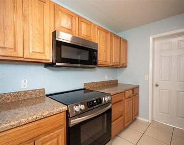 6808 Fern Circle - Photo Thumbnail 22