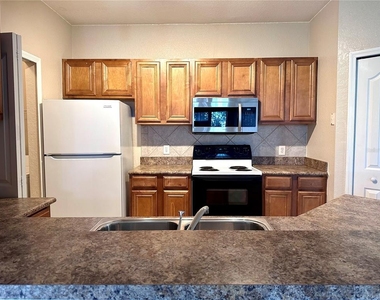 6177 Metrowest Boulevard - Photo Thumbnail 9