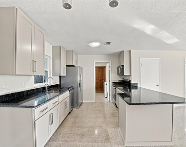 843 Quintilian Avenue - Photo Thumbnail 8