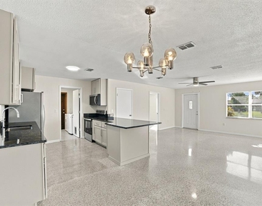 843 Quintilian Avenue - Photo Thumbnail 5