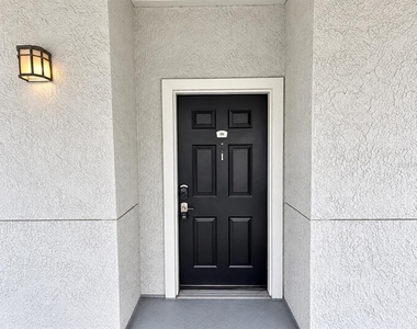 204 E South Street - Photo Thumbnail 3