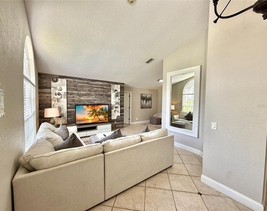 102 Titan Drive - Photo Thumbnail 7