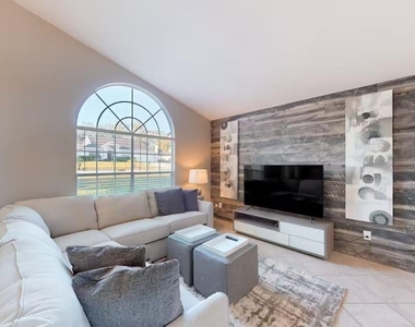 102 Titan Drive - Photo Thumbnail 5