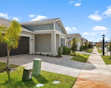 4753 Golden Knight Boulevard - Photo Thumbnail 4