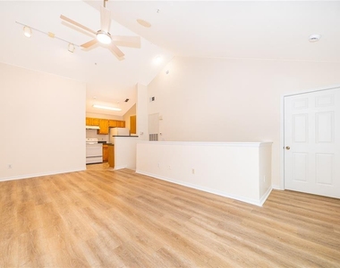 6593 Queens Borough Avenue - Photo Thumbnail 17