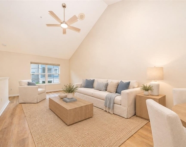 6593 Queens Borough Avenue - Photo Thumbnail 3