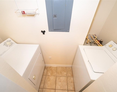 6593 Queens Borough Avenue - Photo Thumbnail 10