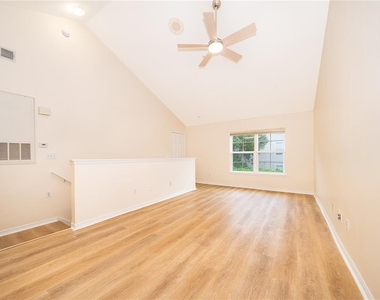 6593 Queens Borough Avenue - Photo Thumbnail 16