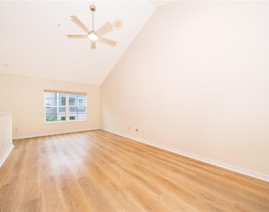 6593 Queens Borough Avenue - Photo Thumbnail 15