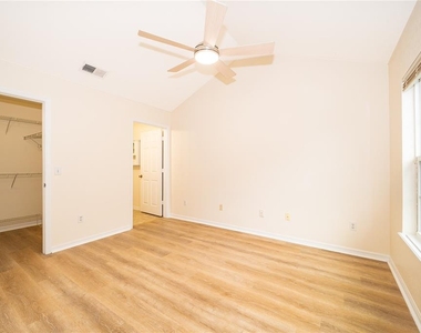 6593 Queens Borough Avenue - Photo Thumbnail 19