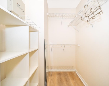 6593 Queens Borough Avenue - Photo Thumbnail 14