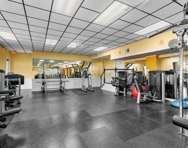 6593 Queens Borough Avenue - Photo Thumbnail 22