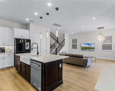 15656 Vetta Drive - Photo Thumbnail 10