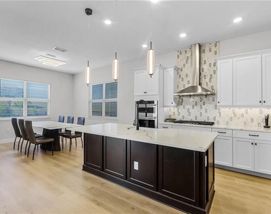 15656 Vetta Drive - Photo Thumbnail 9