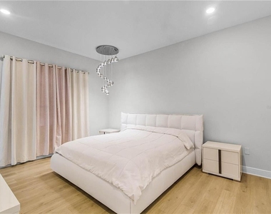 15656 Vetta Drive - Photo Thumbnail 14