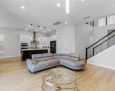 15656 Vetta Drive - Photo Thumbnail 6