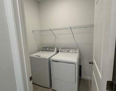 541 Hennepin Loop - Photo Thumbnail 10