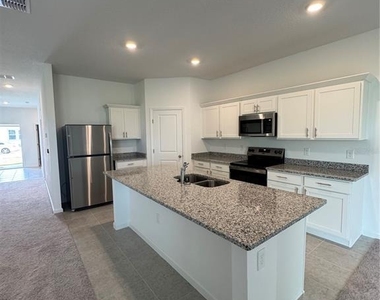 541 Hennepin Loop - Photo Thumbnail 6
