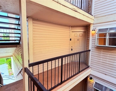 1964 Lake Atriums Circle - Photo Thumbnail 2