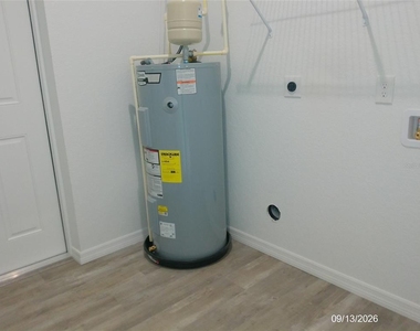 3353 S Combee Road - Photo Thumbnail 16