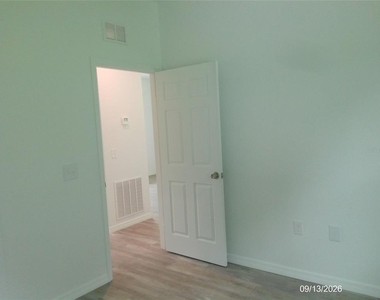 3353 S Combee Road - Photo Thumbnail 9