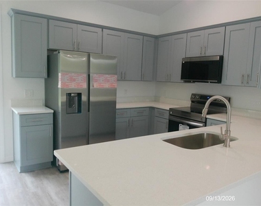 3353 S Combee Road - Photo Thumbnail 3