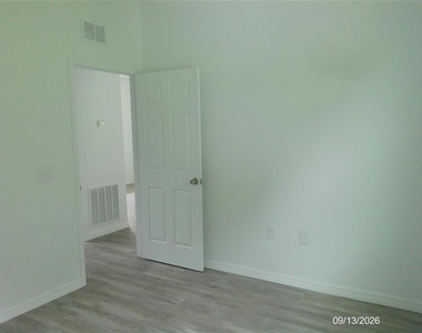 3353 S Combee Road - Photo Thumbnail 8