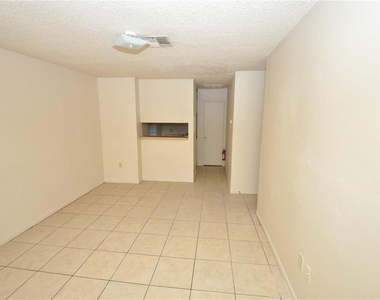 129 Denton Avenue - Photo Thumbnail 3