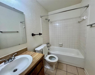 7415 Highland Grove Drive - Photo Thumbnail 14