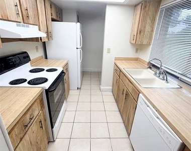 7415 Highland Grove Drive - Photo Thumbnail 12