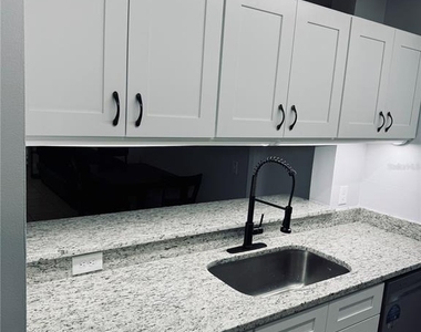 3921 Sw 34th Street - Photo Thumbnail 4