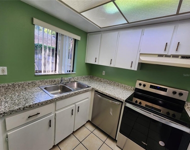 702 Sw 70 Terrace - Photo Thumbnail 7