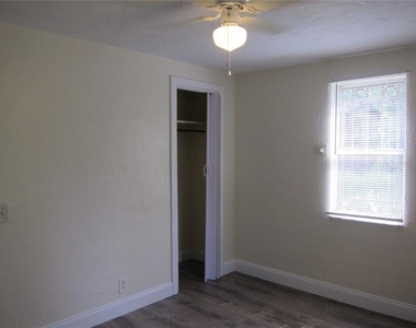 2325 Se 12 Street - Photo Thumbnail 7