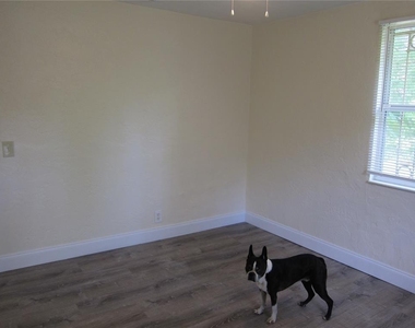 2325 Se 12 Street - Photo Thumbnail 3