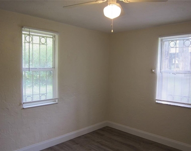 2325 Se 12 Street - Photo Thumbnail 5