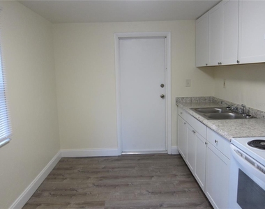 2325 Se 12 Street - Photo Thumbnail 16