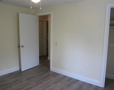 2325 Se 12 Street - Photo Thumbnail 8