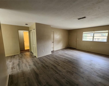 3020 Nw 79 Court - Photo Thumbnail 7