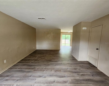 3020 Nw 79 Court - Photo Thumbnail 4