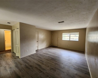 3020 Nw 79 Court - Photo Thumbnail 6