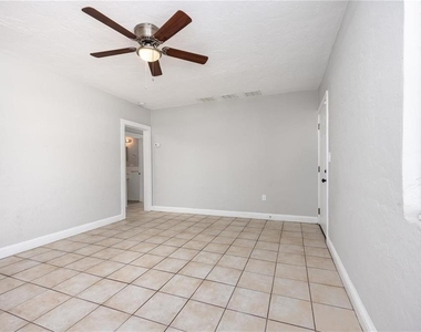 319 Nw 16th Avenue - Photo Thumbnail 14