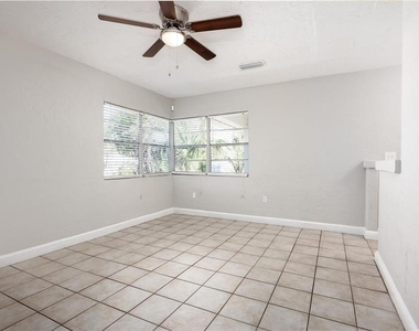 319 Nw 16th Avenue - Photo Thumbnail 2