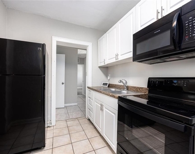 319 Nw 16th Avenue - Photo Thumbnail 3